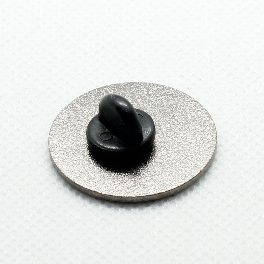 ﻿Back of badge showing clasp